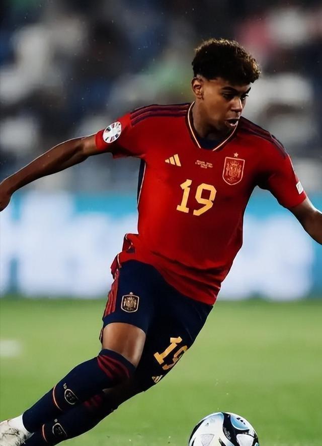 关于西班牙险胜土耳其，皮克惊艳四座的信息