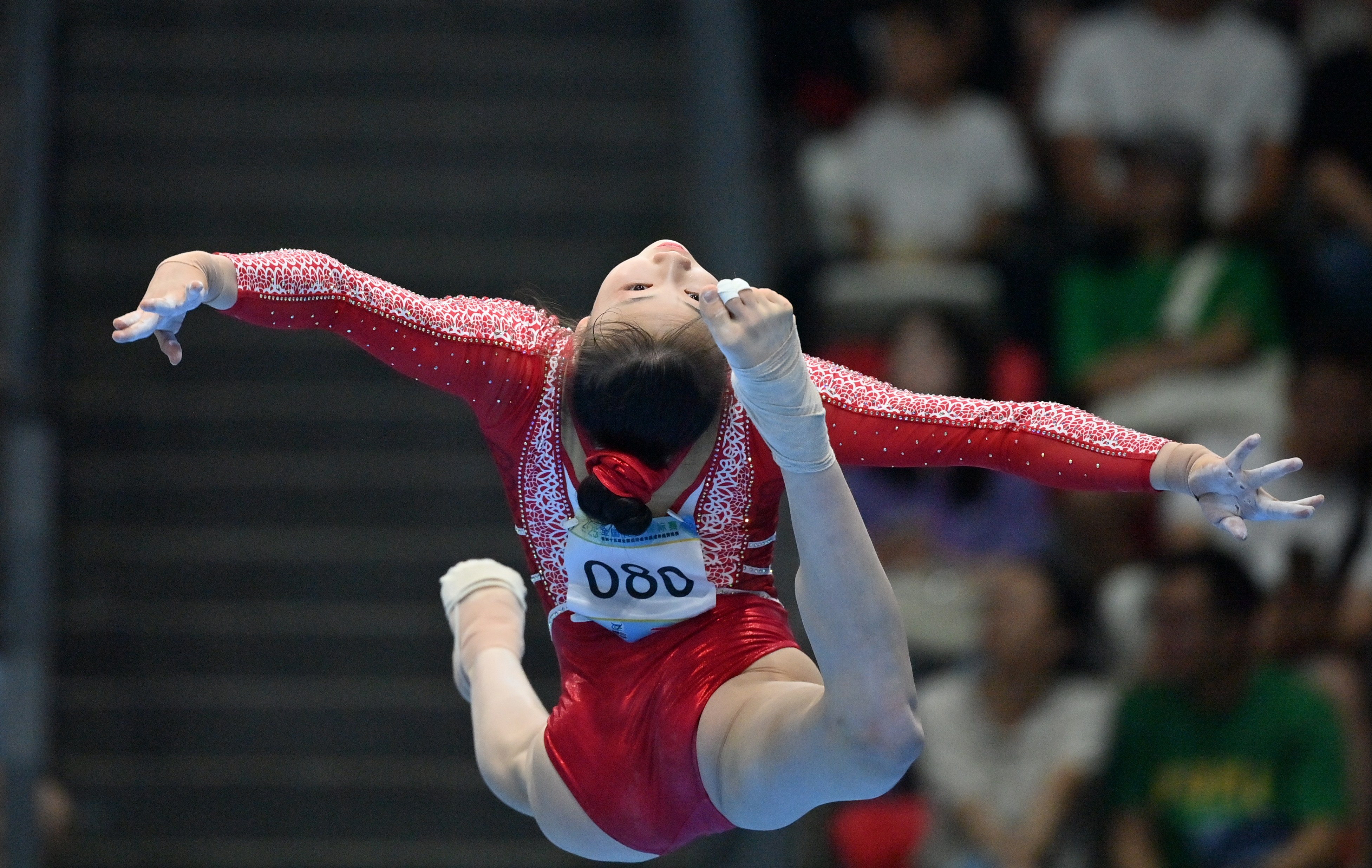 包含体操再创历史，冠军实至名归的词条