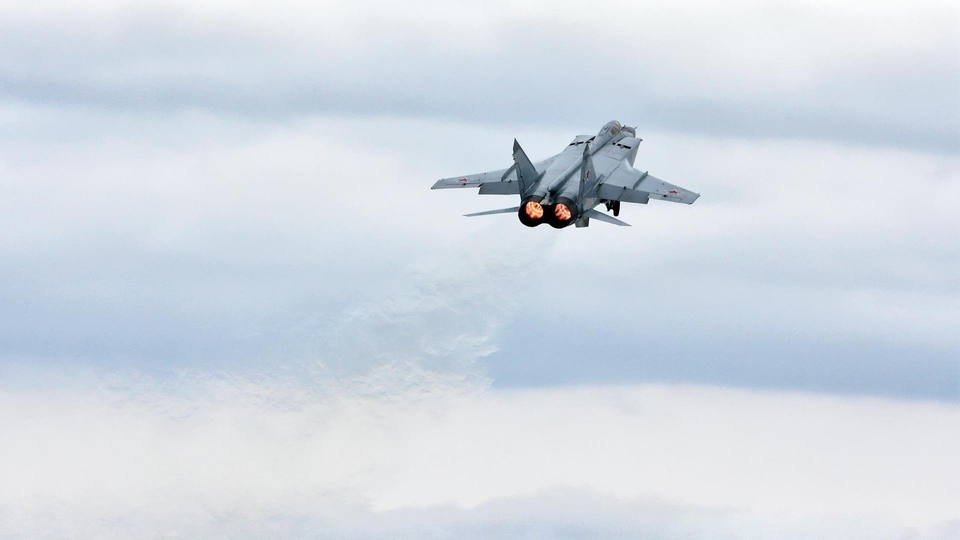 争议消声器，利拉德用61分将无争议钉在骑士主场记分牌上