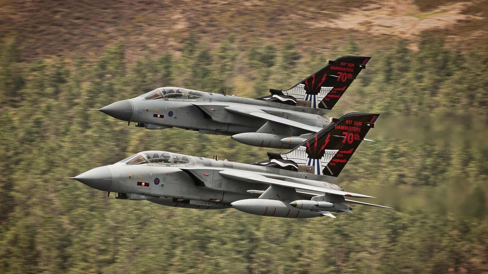 金球与金杯的平行史诗，当勒布朗·詹姆斯书写传奇，本泽马以灵魂定义伟大