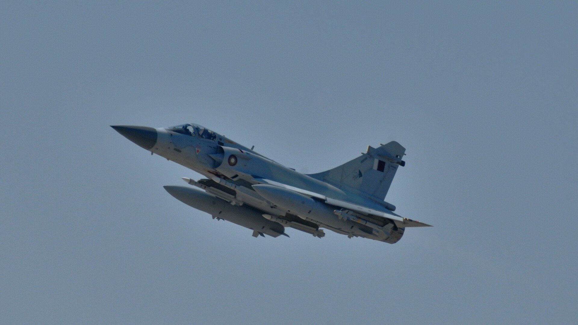 杆位之心，当F1引擎在巴林轰鸣，哈利伯顿于印第安纳凌晨按下超车键